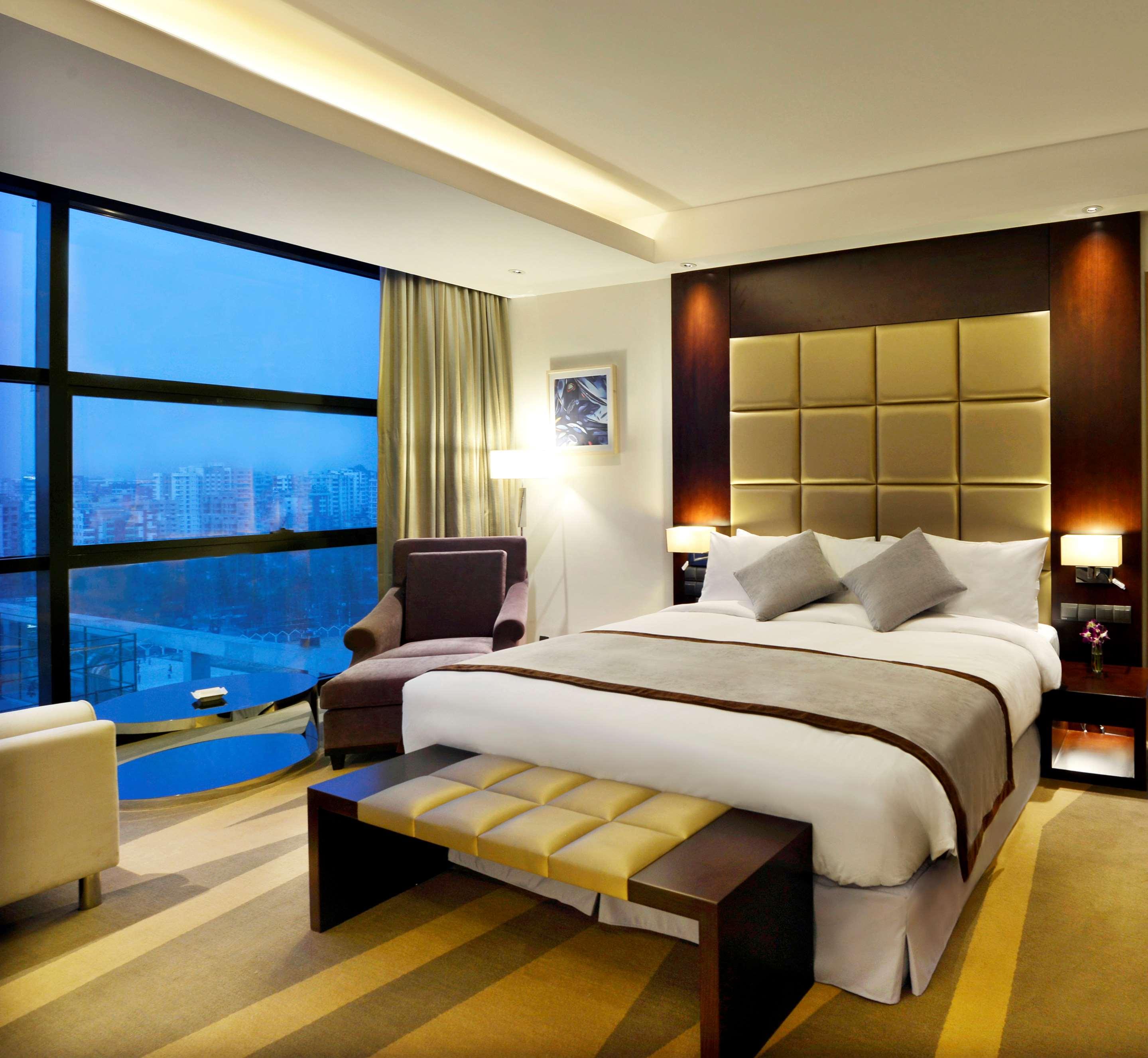 Hotel in Chattogram: Unwind in Luxury & Comfort!
