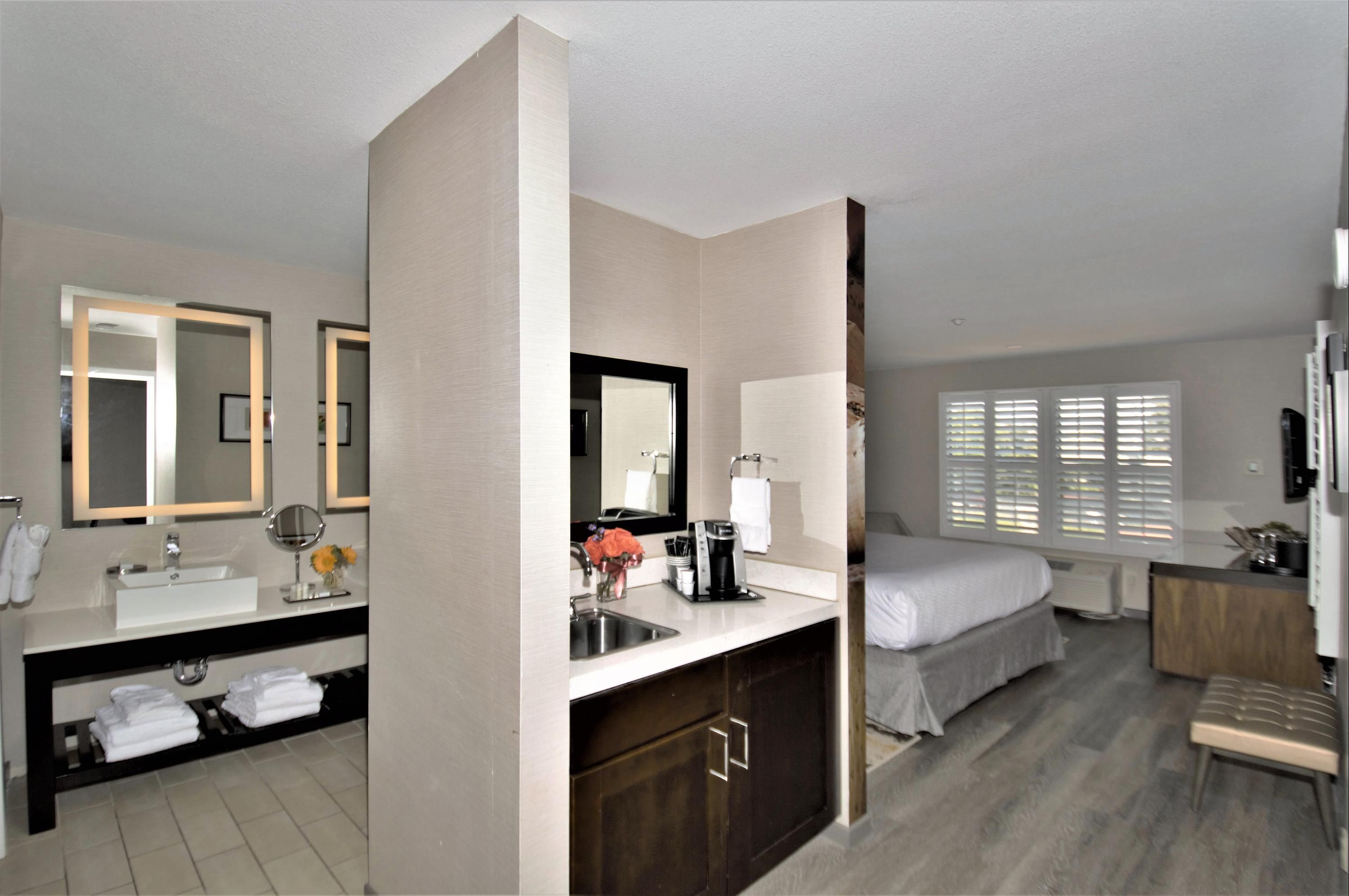 Hotel Indigo Napa Valley By IHG in Napa, the United States from $106:  Deals, Reviews, Photos | momondo