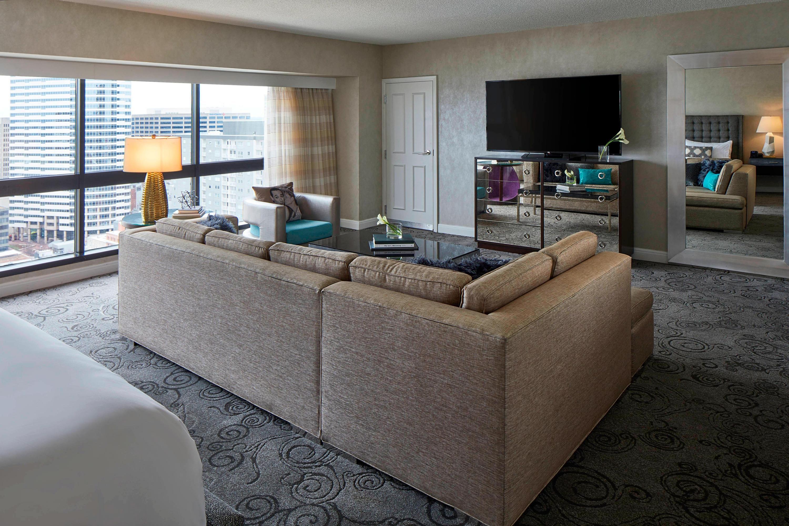 121 Hotel by AvantStay | Modern Executive Suite w/ Juliet Balcony In  Nashville! - Nashville | Vrbo