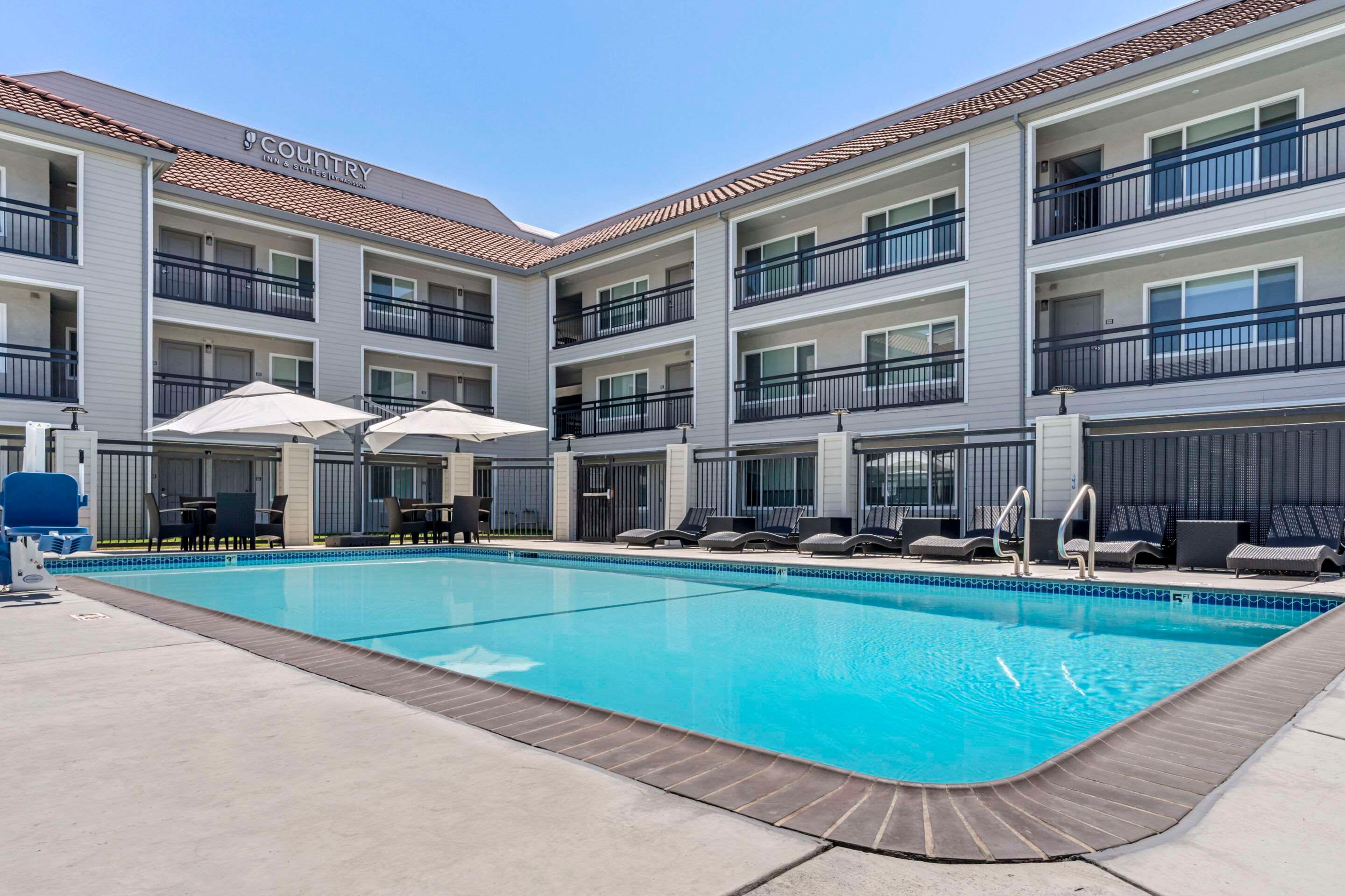 Country Inn & Suites by Radisson, Vallejo Napa Val in Vallejo, the United  States from $73: Deals, Reviews, Photos | momondo
