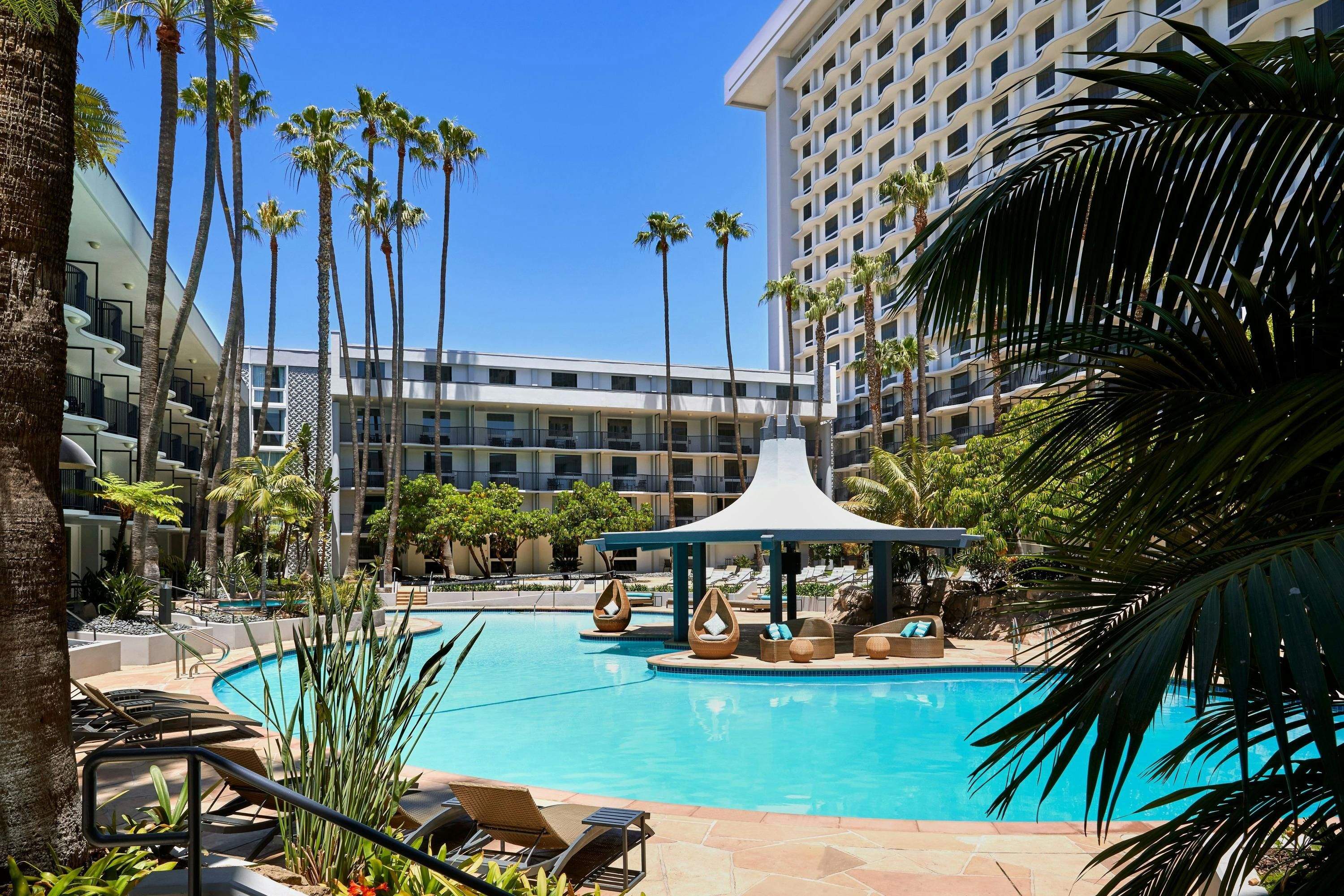 Los Angeles Airport Marriott in Los Angeles, the United States from $35:  Deals, Reviews, Photos | momondo
