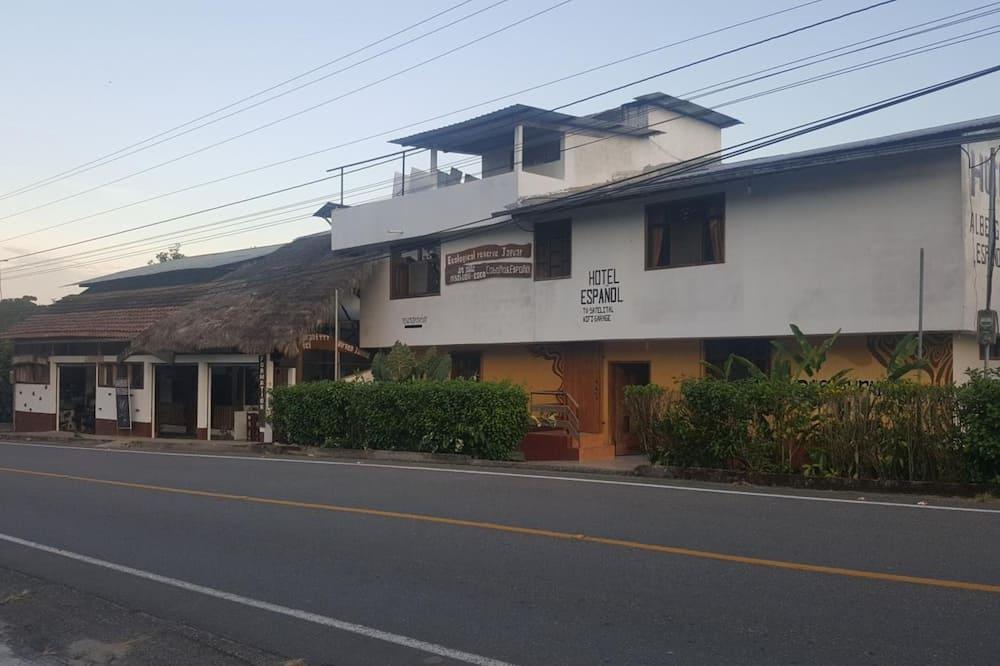 Hotel El Albergue Español in Puerto Misahuallí, Ecuador from