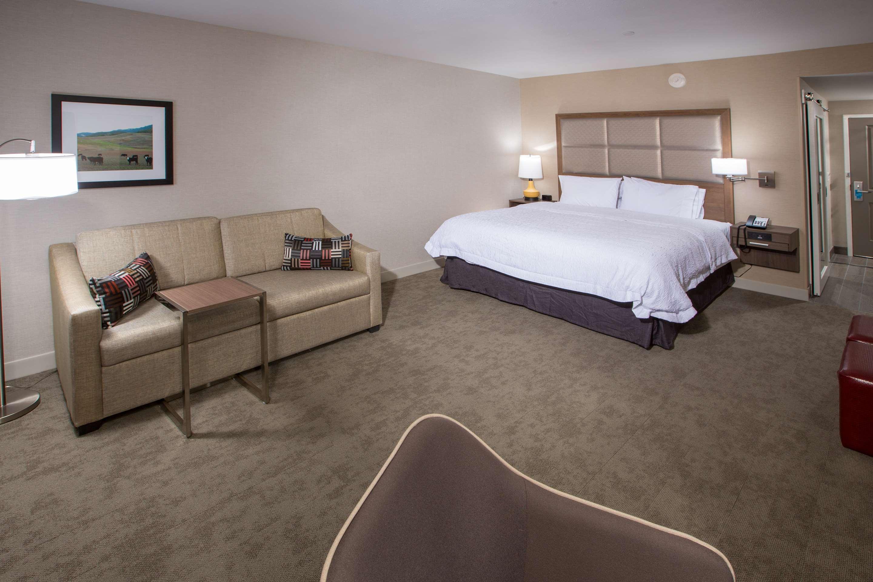 Hampton Inn & Suites Buellton/Santa Ynez Valley, CA in Buellton, the United  States from $137: Deals, Reviews, Photos | momondo