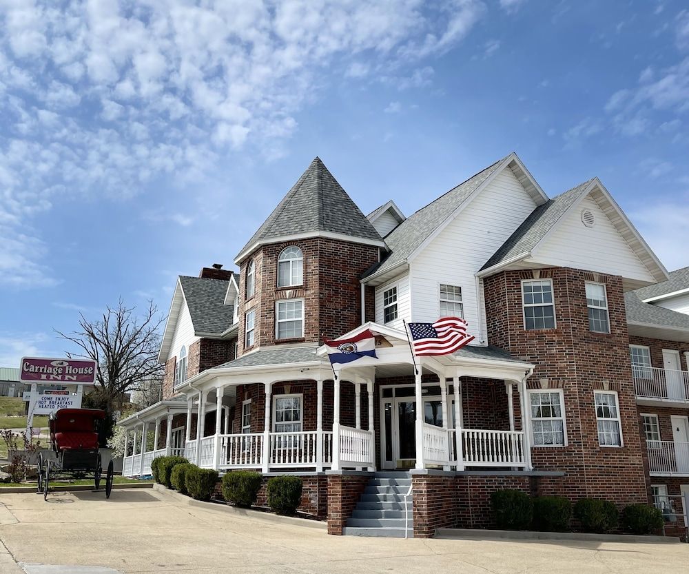 Carriage House Inn in Branson, the United States from $58: Deals, Reviews,  Photos | momondo