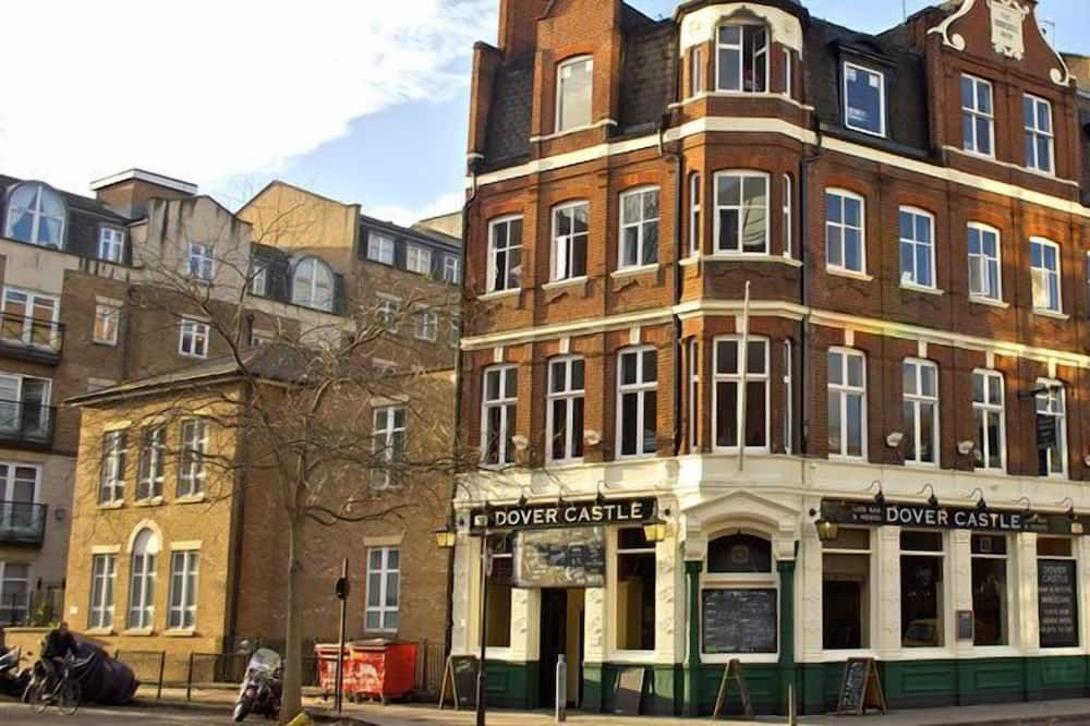 Dover Castle Hostel in London, the United Kingdom from $20: Deals