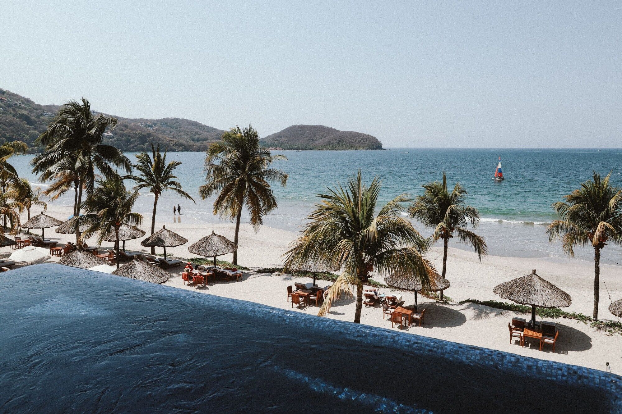 Thompson Zihuatanejo, A Beach Resort