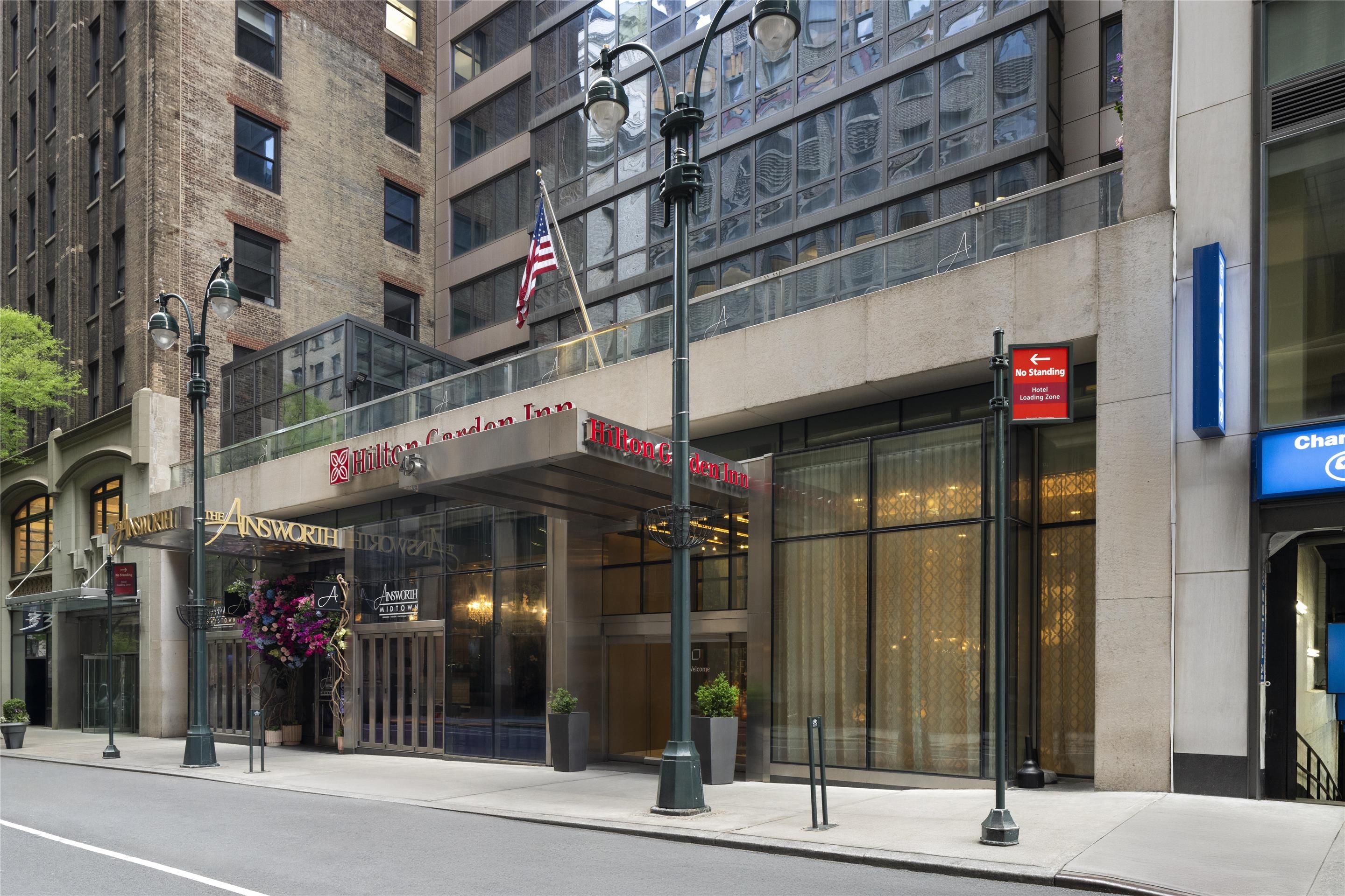 Hilton Garden Inn New York/Midtown Park Ave in New York, the United States  from $93: Deals, Reviews, Photos | momondo, image size:2880x1920