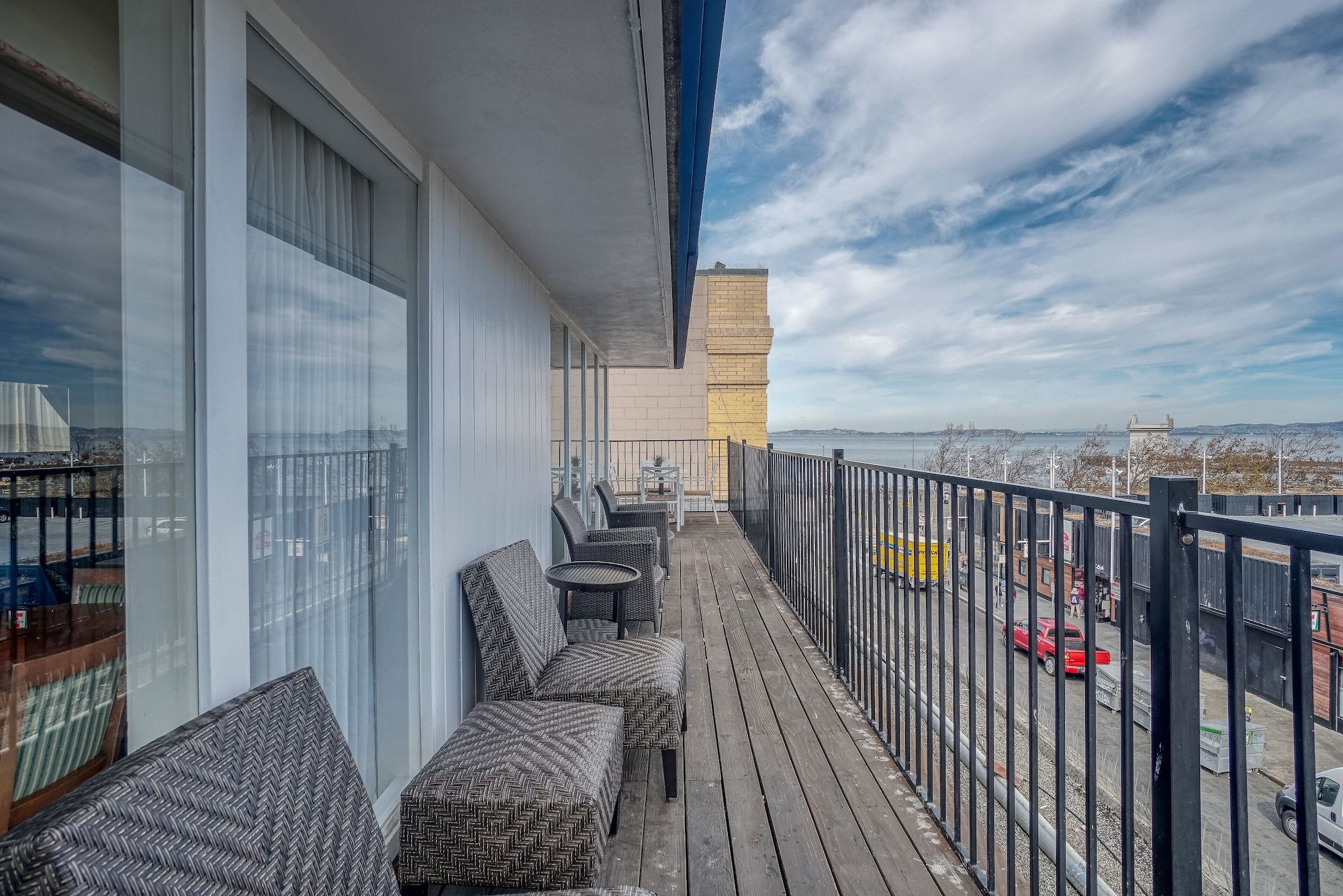 What are some hotel recommendations in Milan for 3 adults?, image size:2000x1335