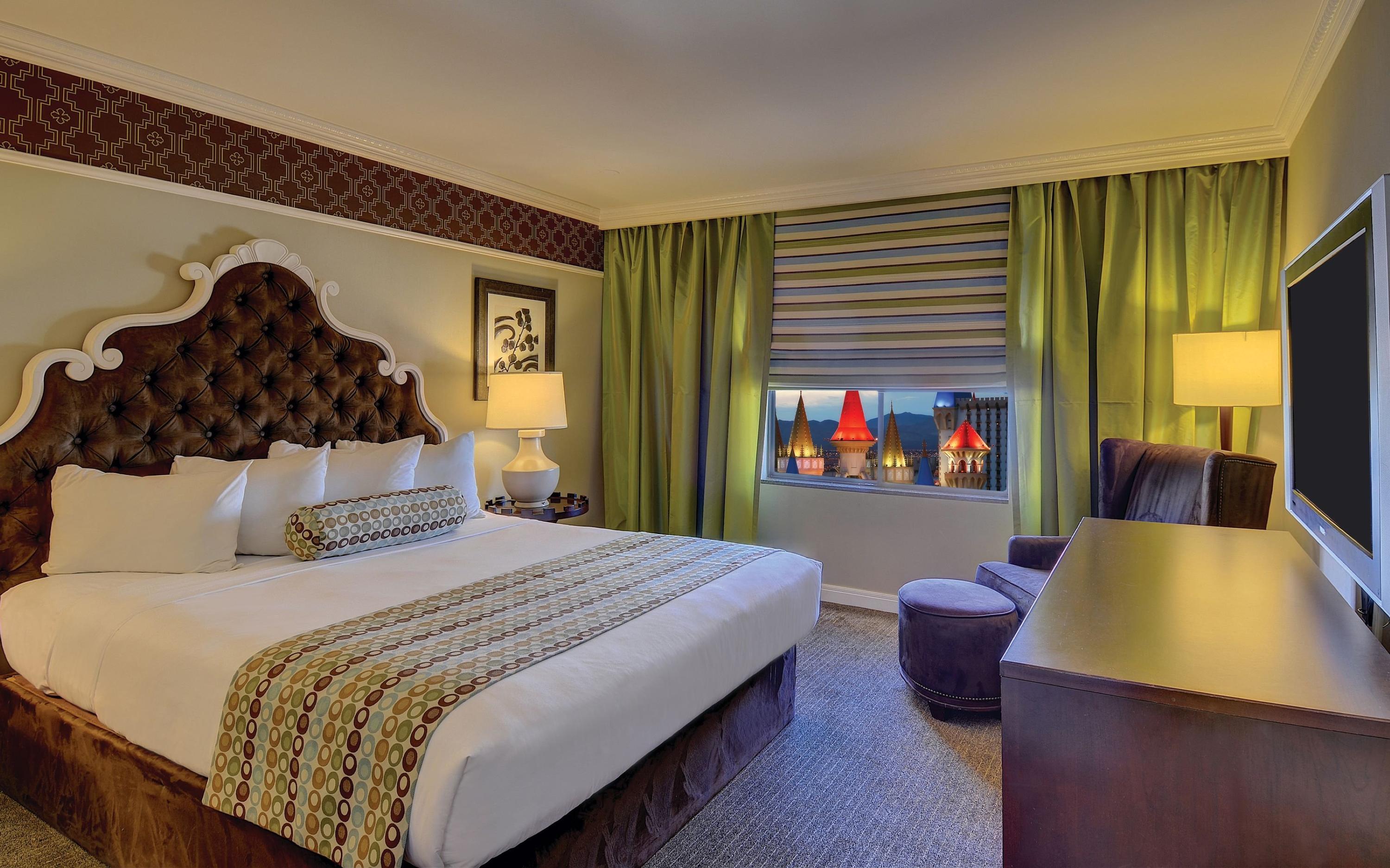 Las Vegas Hotel Rooms & Suites - Paris Las Vegas Hotel & Casino