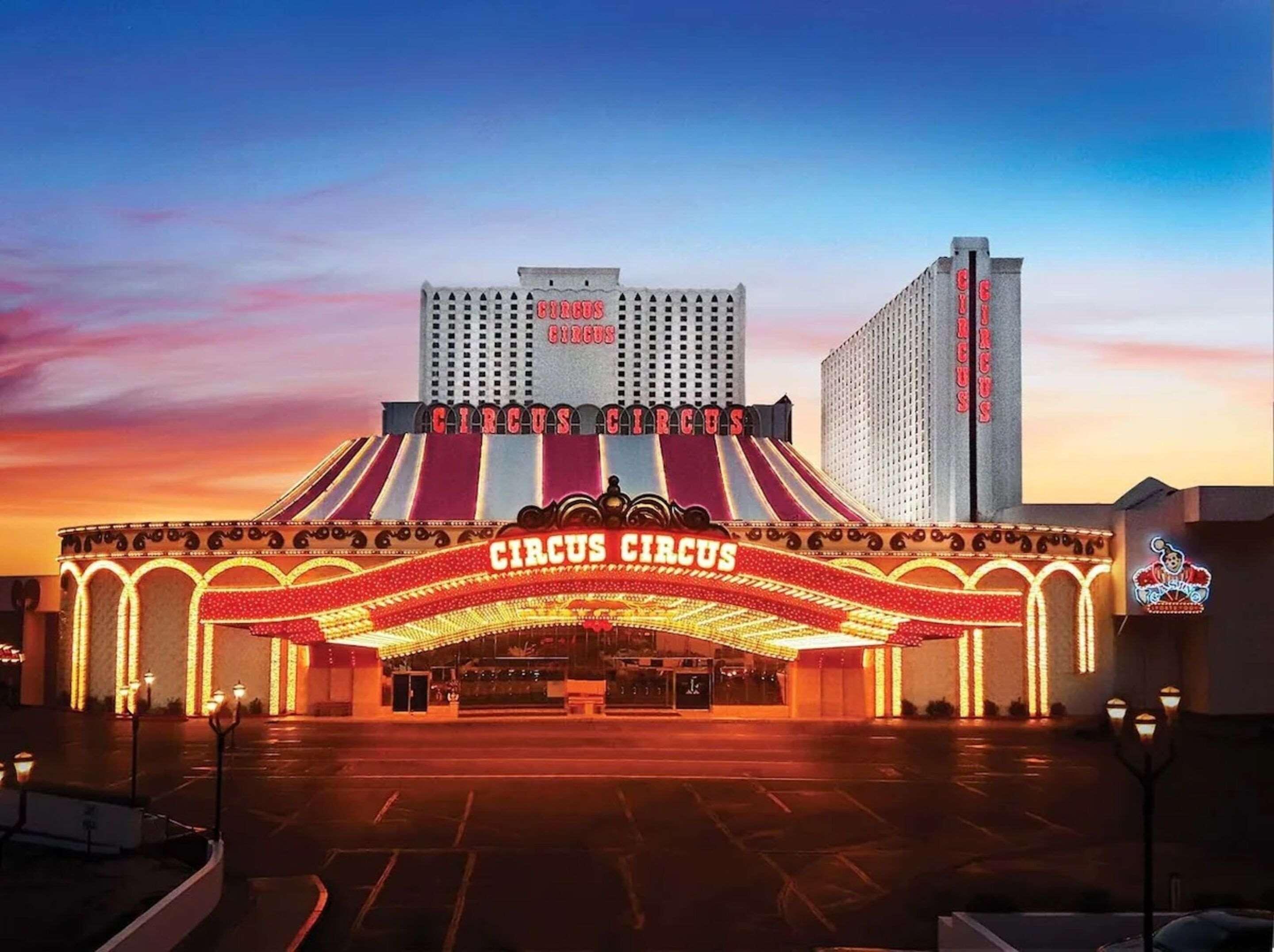 Circus Circus Hotel, Casino & Theme Park in Las Vegas, the United States  from $21: Deals, Reviews, Photos