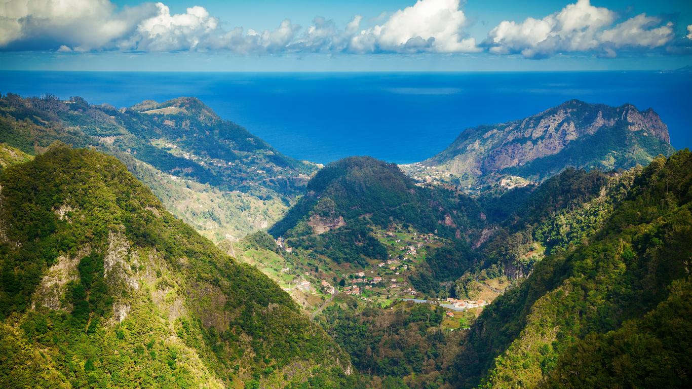 Cheap Flights to Madeira from in |