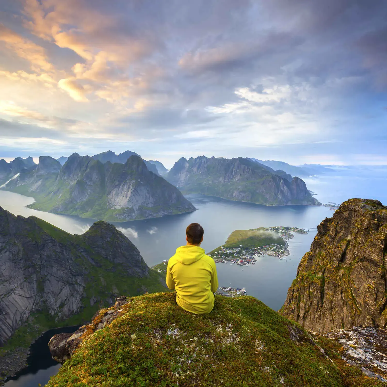 https://c1.momondo.net/cms/prod/sites/17/2020/02/07130722/DEST_NORWAY_LOFOTEN_GettyImages-1050245738_Universal_Within-usage-period_37137.jpg
