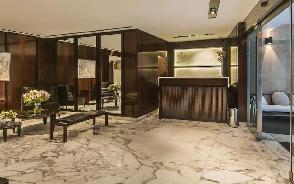 Front desk Photo