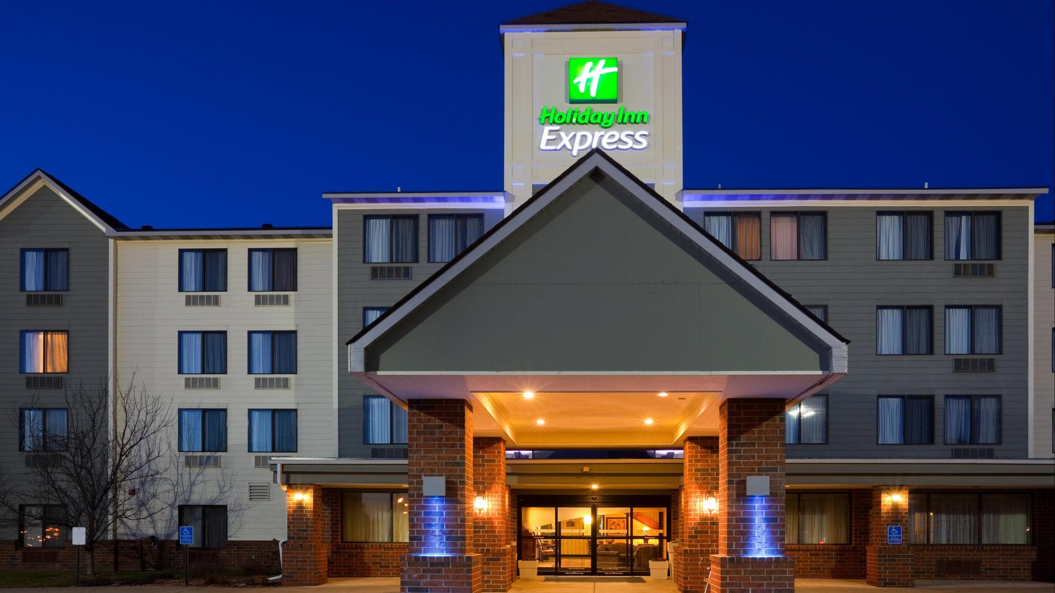 Holiday Inn Express & Suites Coon RapidsBlaine Area in Coon Rapids