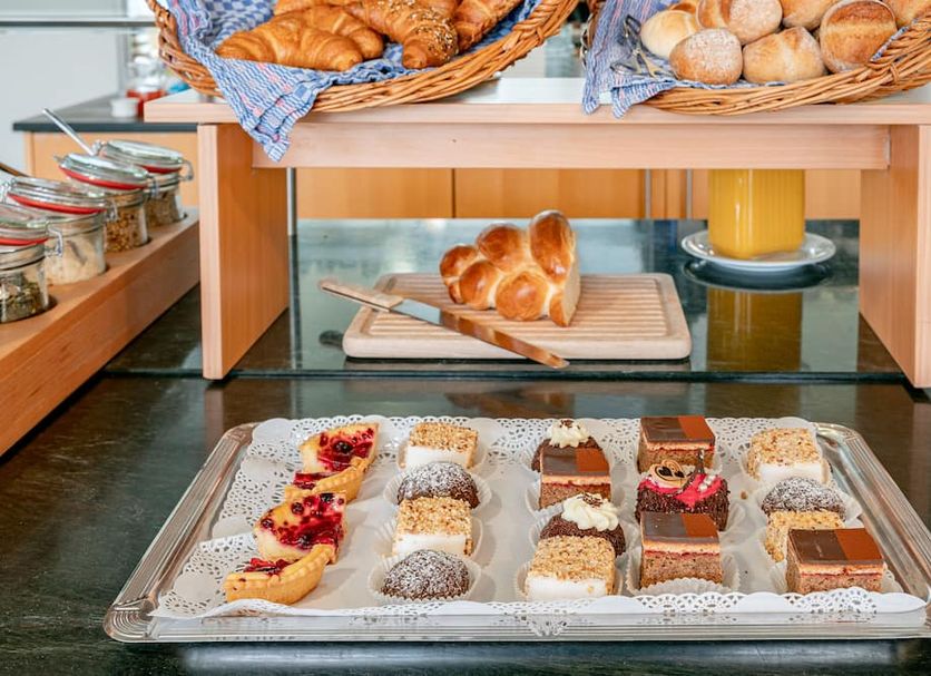 Buffet Photo
