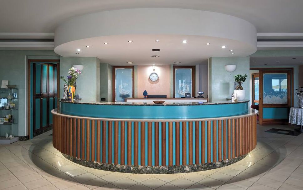 Front desk Photo