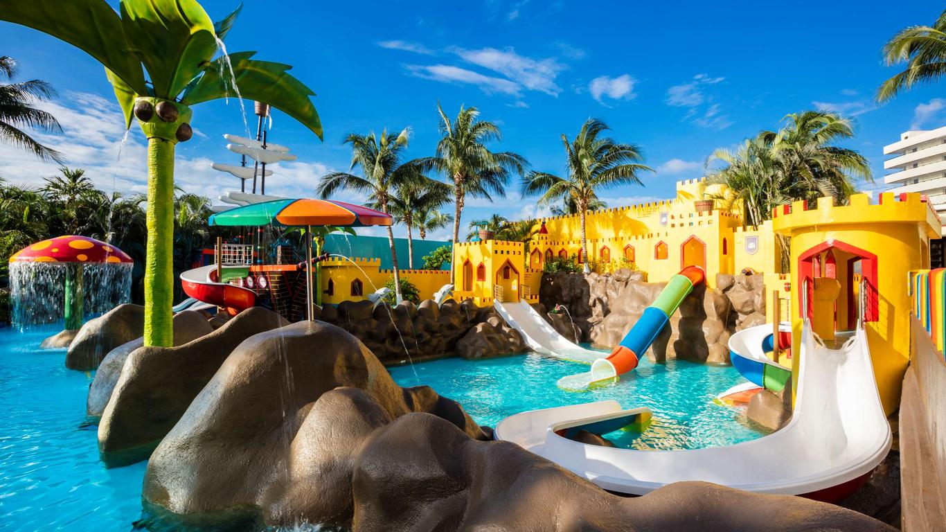 Crown Paradise Club Cancun in Cancún, Mexico from $102: Deals, Reviews,  Photos | momondo