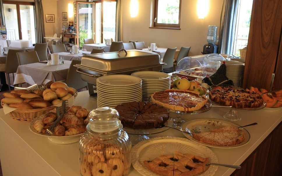 Buffet Photo