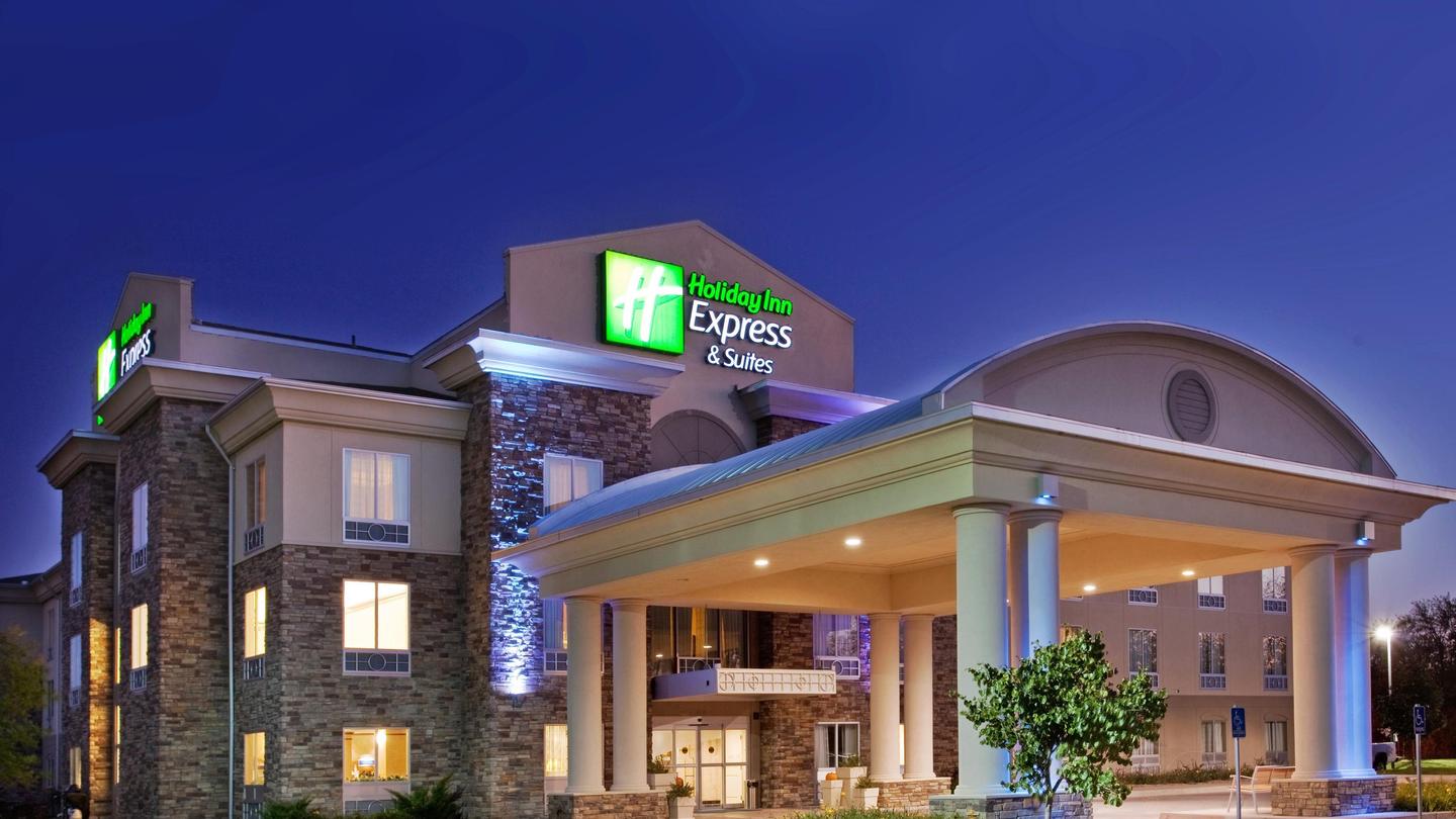 Holiday Inn Express &amp; Suites East Wichita I35 Andover in