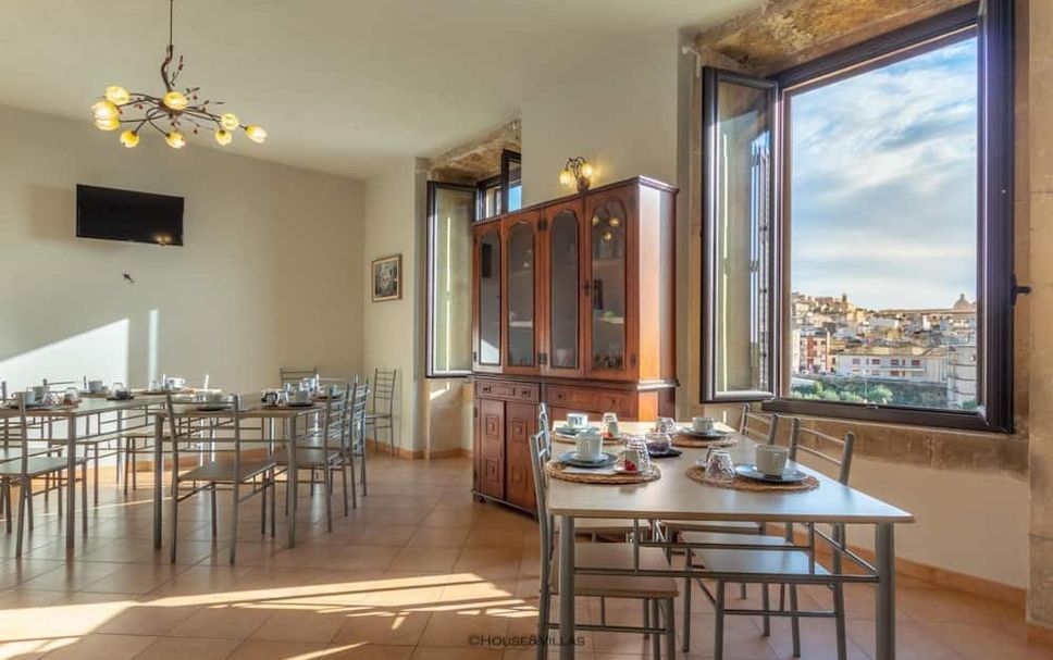 Dining room Photo