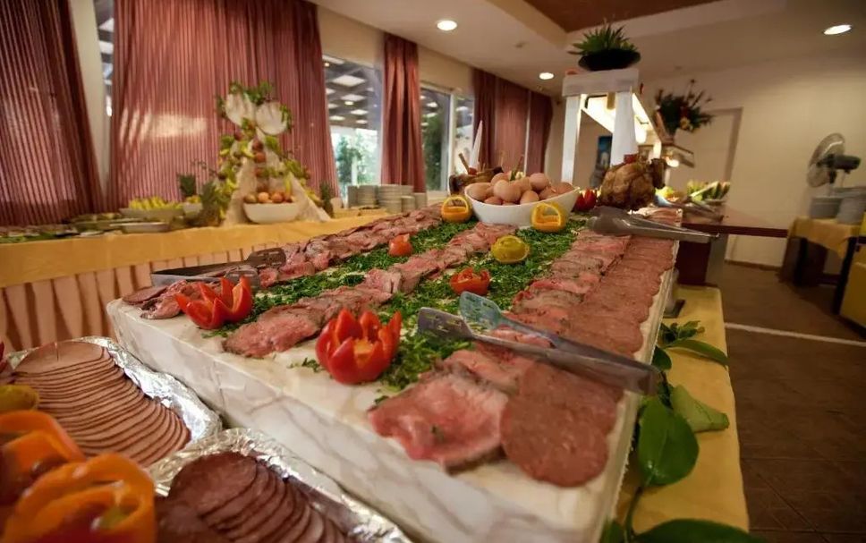 Buffet Photo