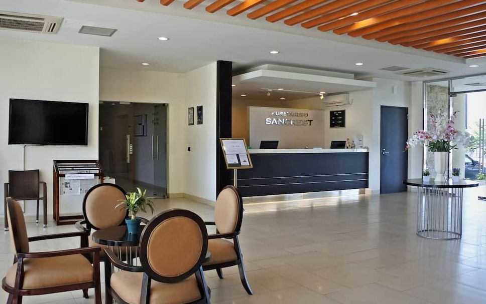 Front desk Photo