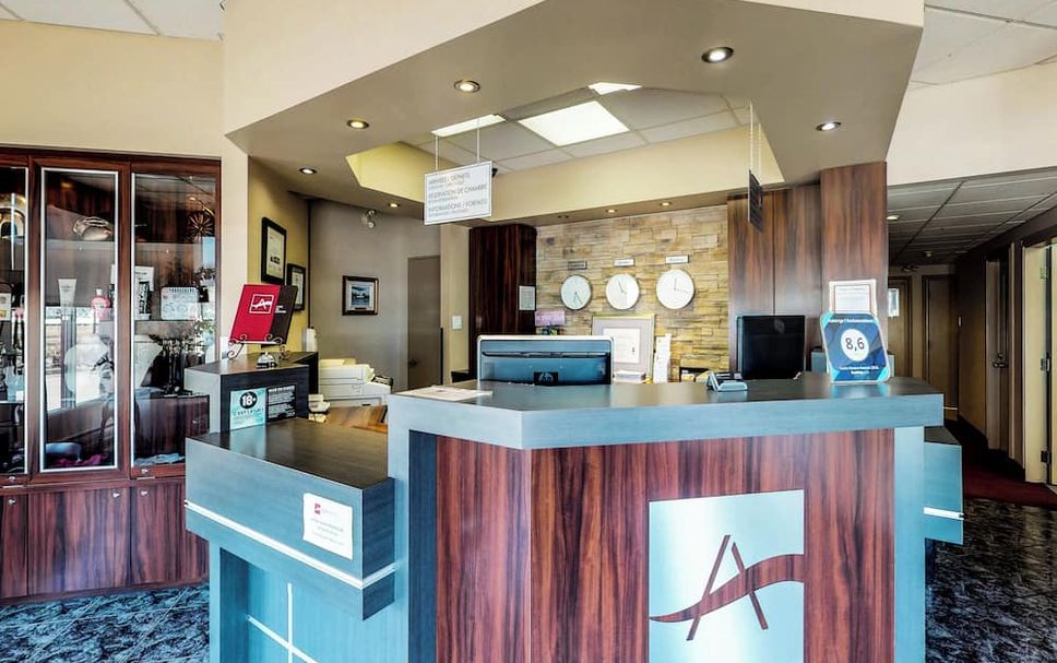 Front desk Photo