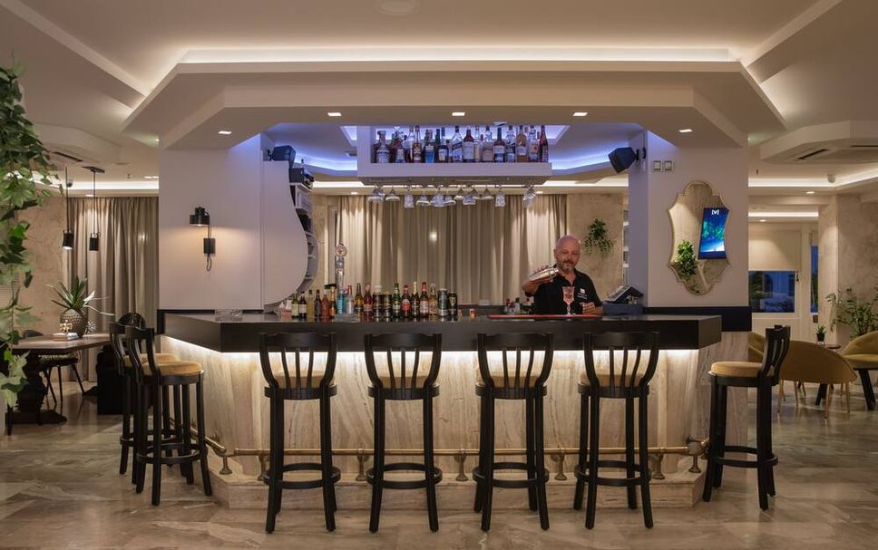 Bar Photo