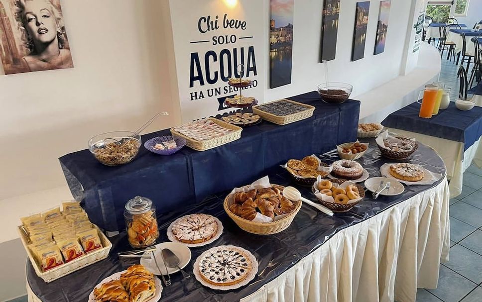 Buffet Photo