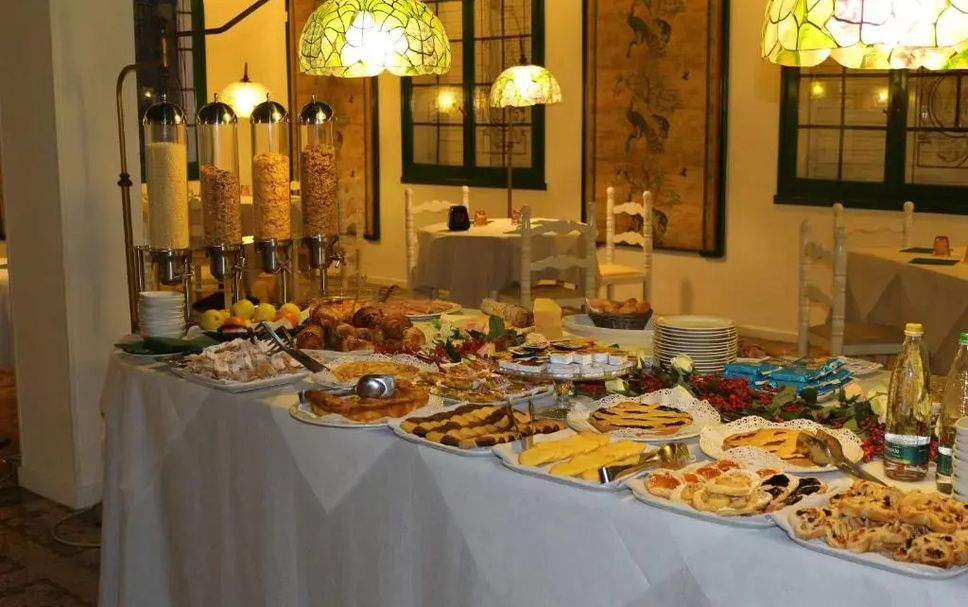 Buffet Photo
