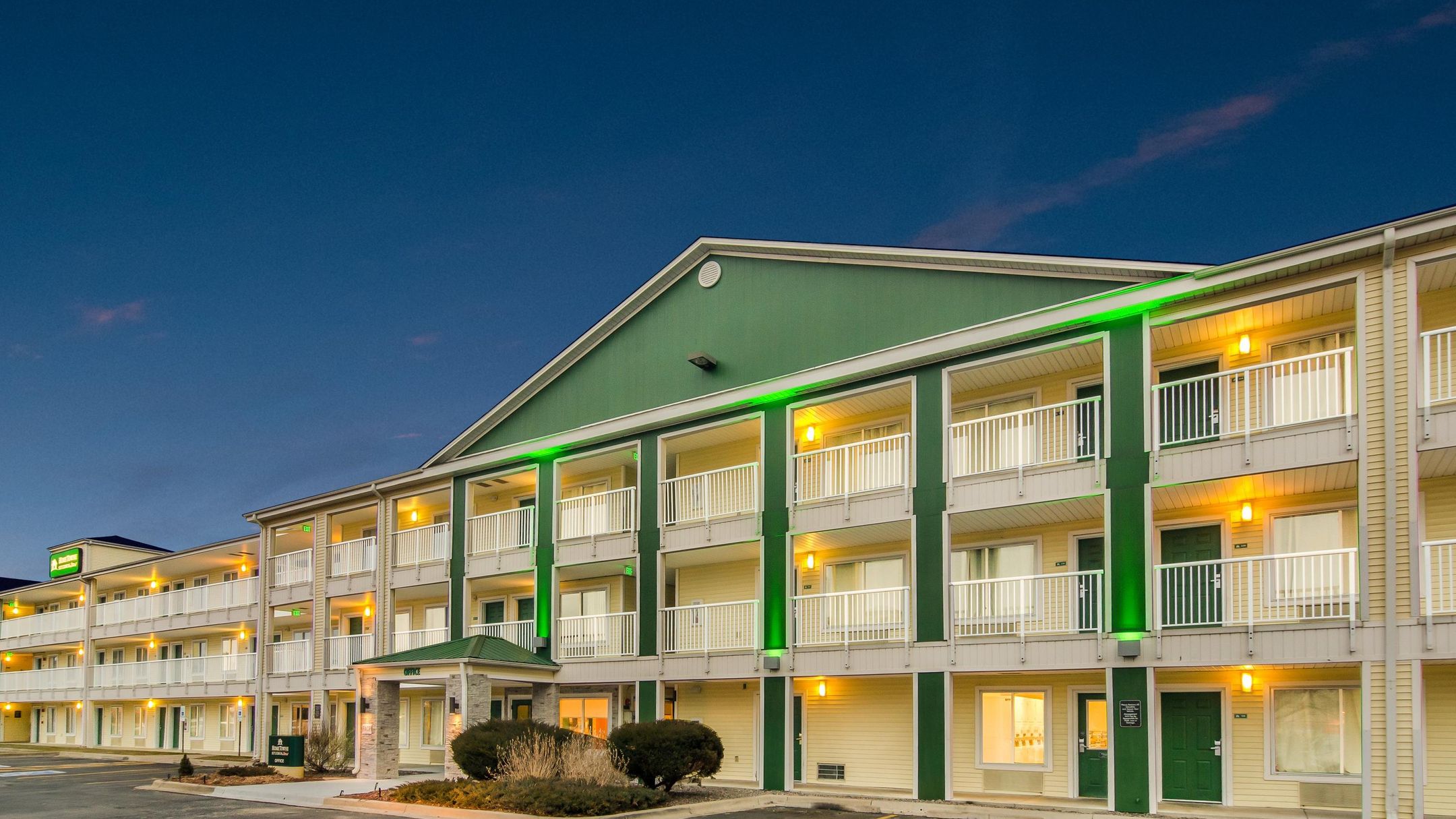 Hometowne Studios by Red Roof Denver - Glendale/Cherry Creek in