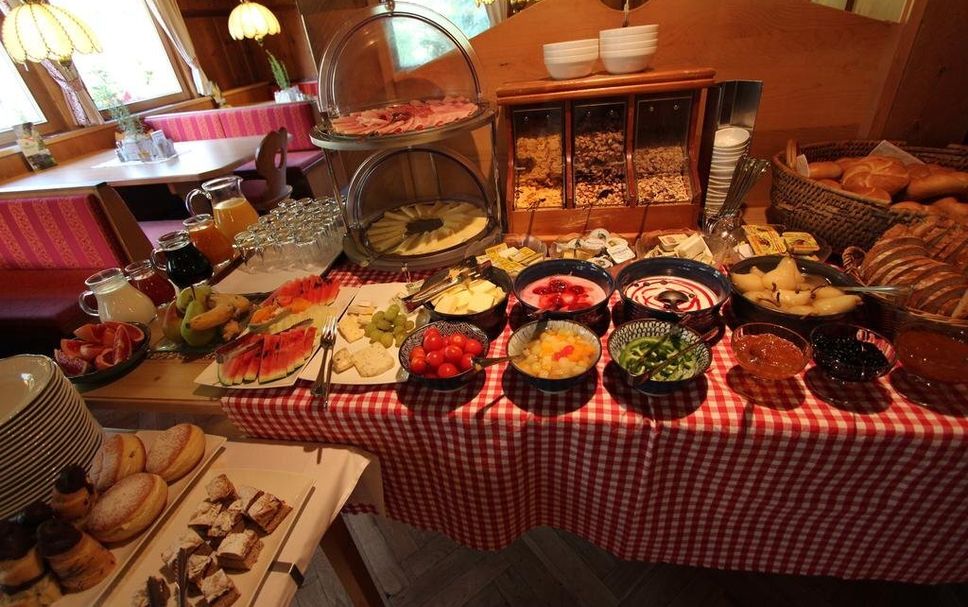 Buffet Photo