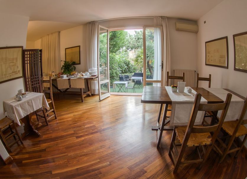 Dining room Photo