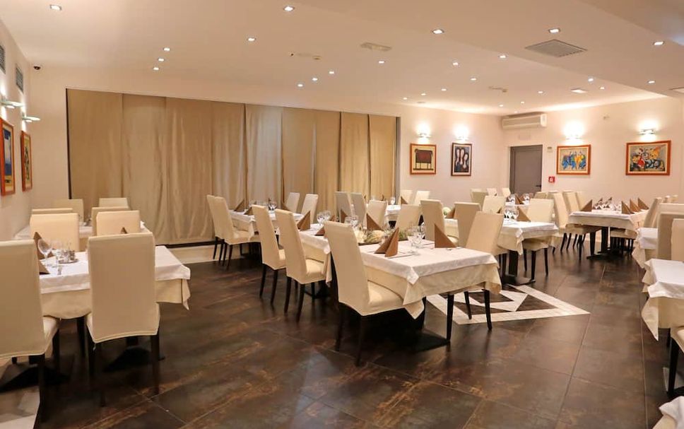 Restaurant Photo