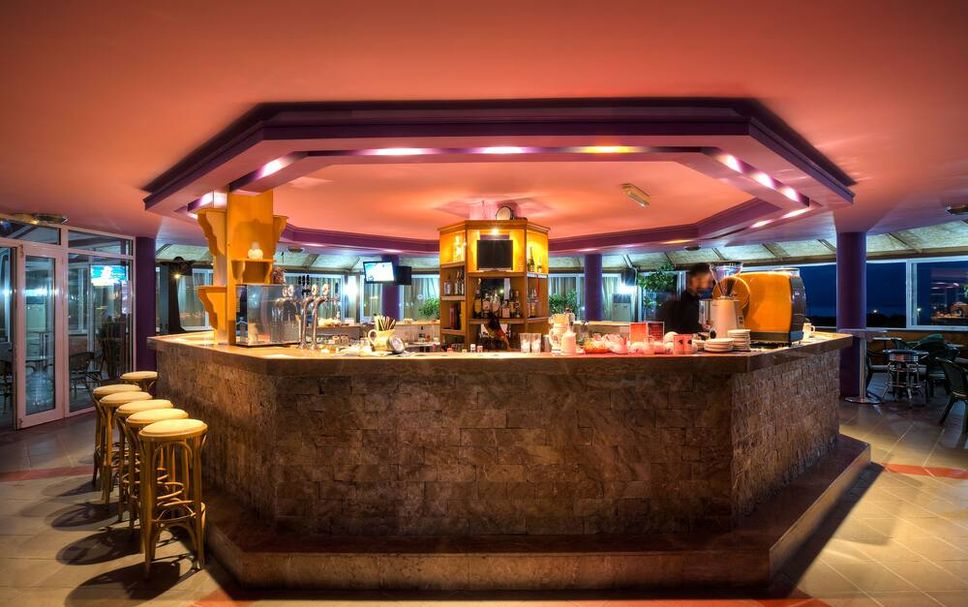 Bar Photo