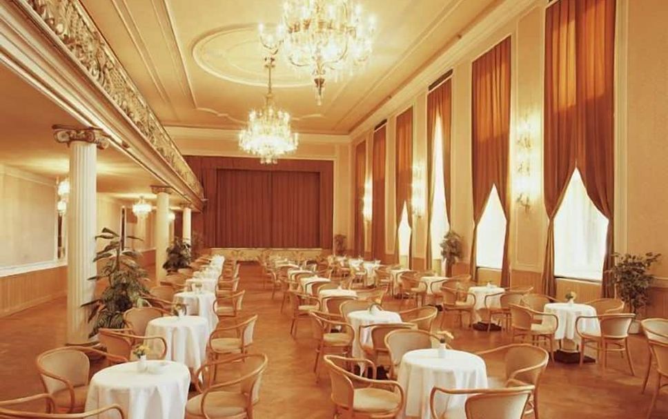 Banquet hall Photo