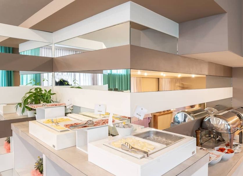 Buffet Photo