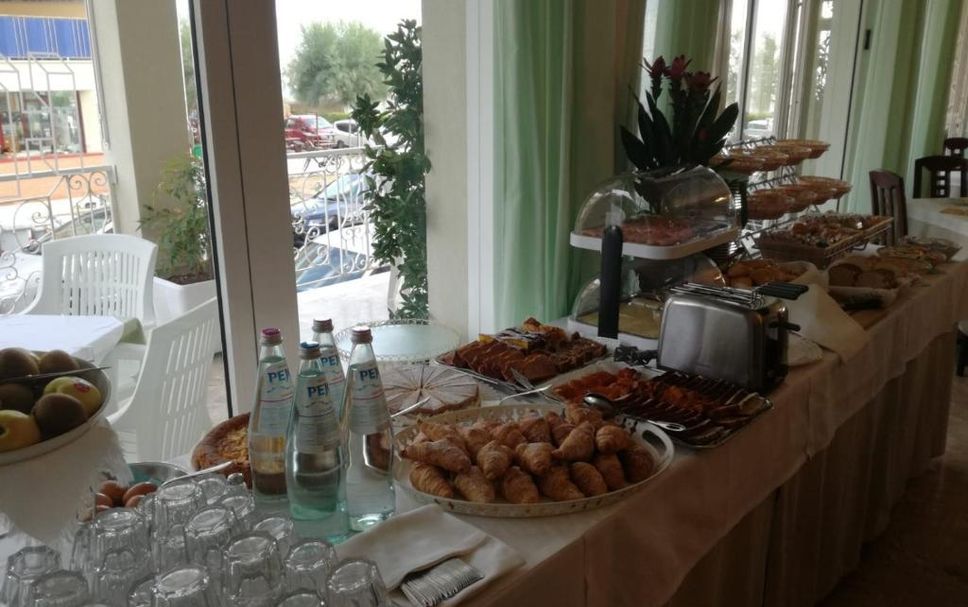 Buffet Photo