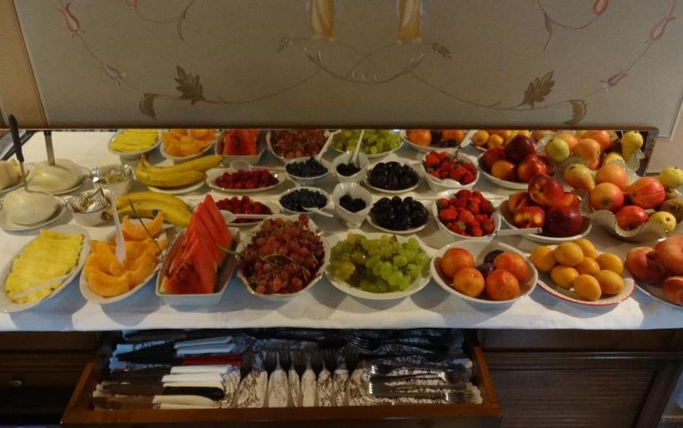 Buffet Photo