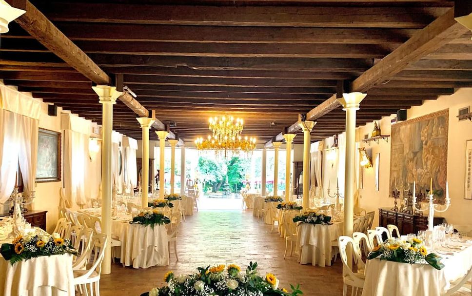 Banquet hall Photo