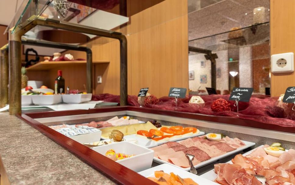 Buffet Photo