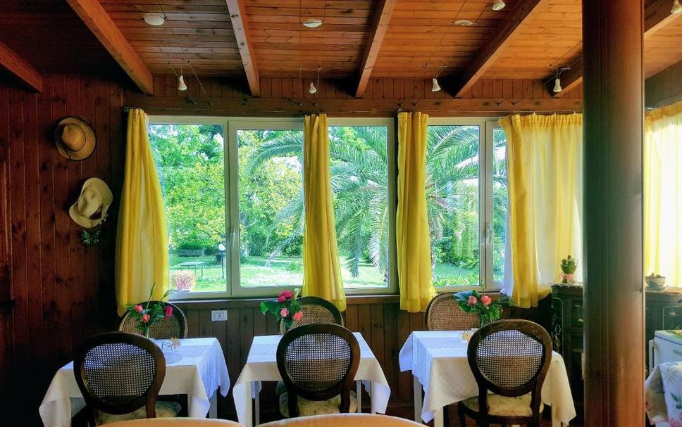 Dining room Photo