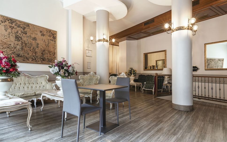 Dining room Photo
