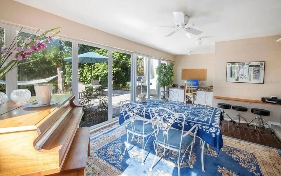 Dining room Photo