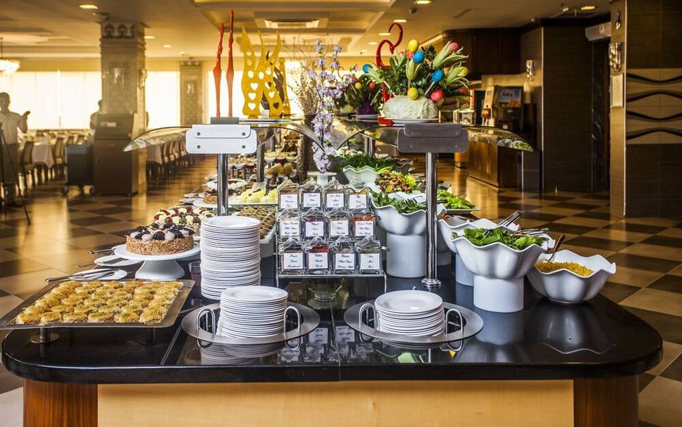 Buffet Photo