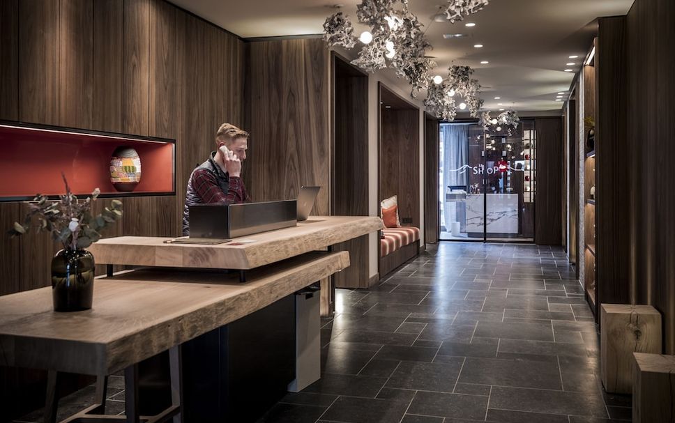 Front desk Photo