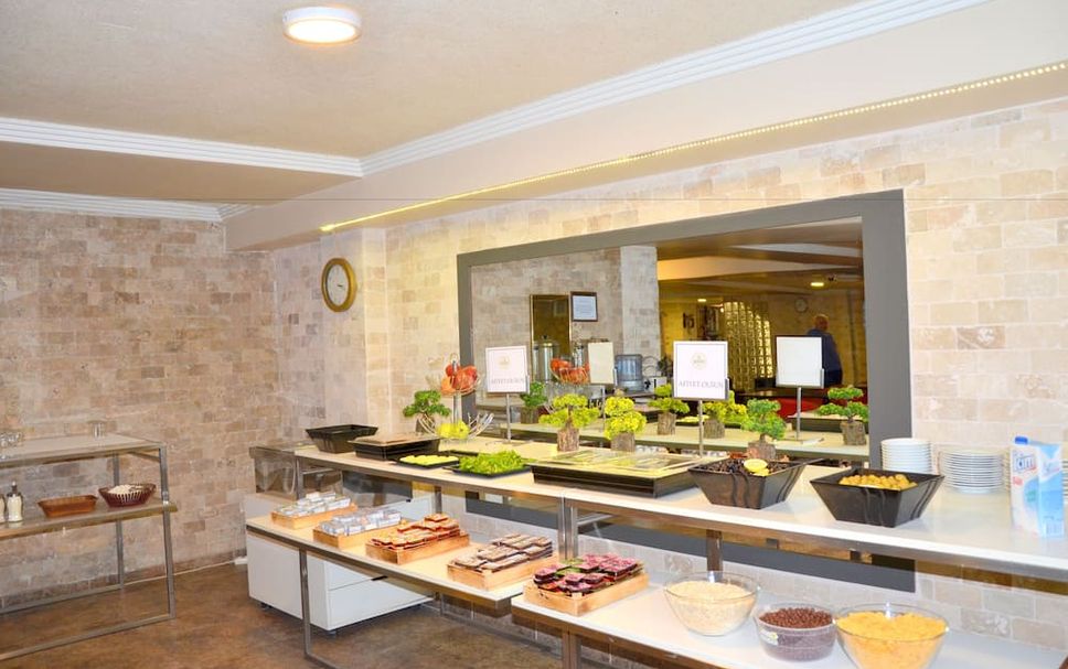Buffet Photo