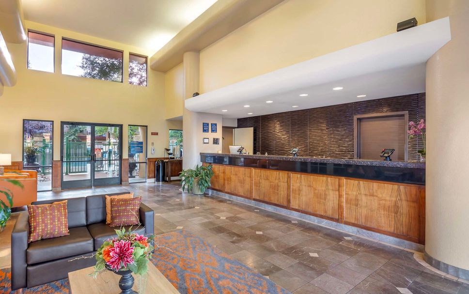 Front desk Photo