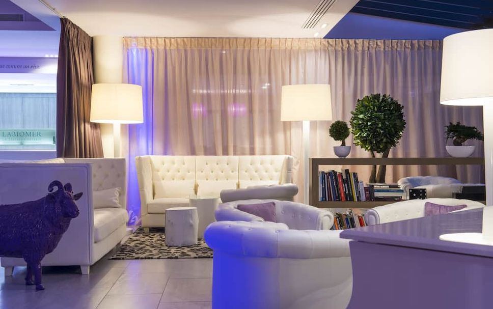 Lounge Photo