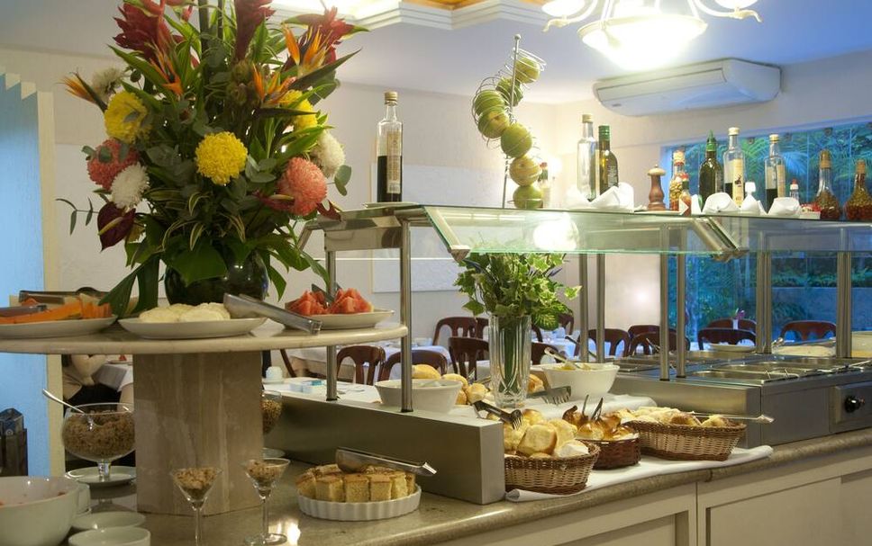 Buffet Photo